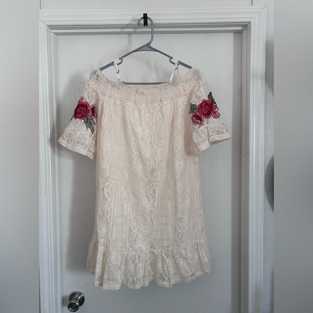 Coco & Jaimeson Cream Lace Dress